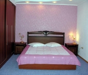 "Розовый апартамент" - классический интерьер.